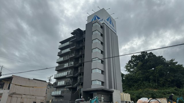 【メイプル高横須賀の建物外観】