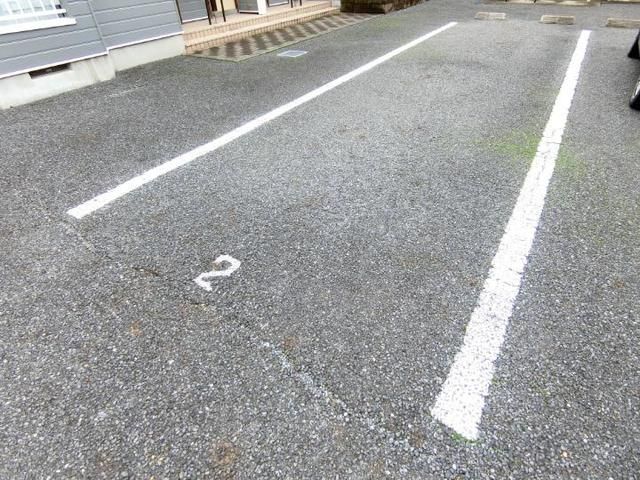 【桐生市相生町のアパートの駐車場】