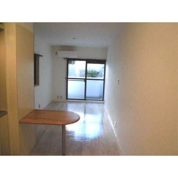 居室・リビング　エントランス