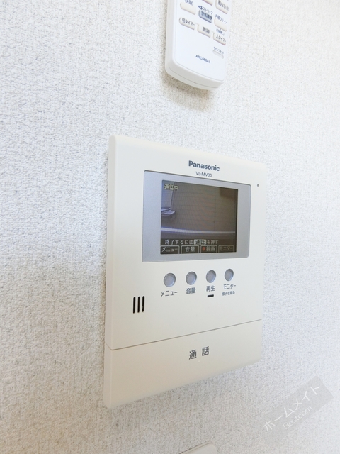 セキュリティ　モニターホンで来訪者を確認できます♪
