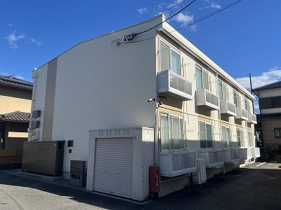 半田市花田町のアパートの建物外観