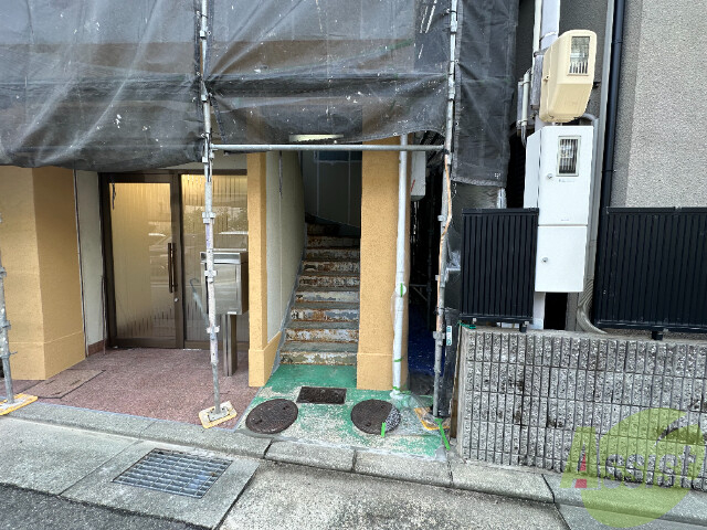 【芦屋市茶屋之町のマンションのエントランス】