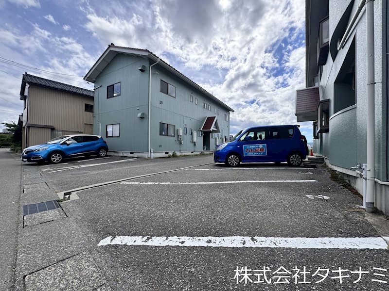 【福井市北今泉町のアパートの駐車場】