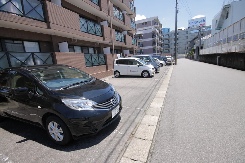 【サンライフ宮本の駐車場】