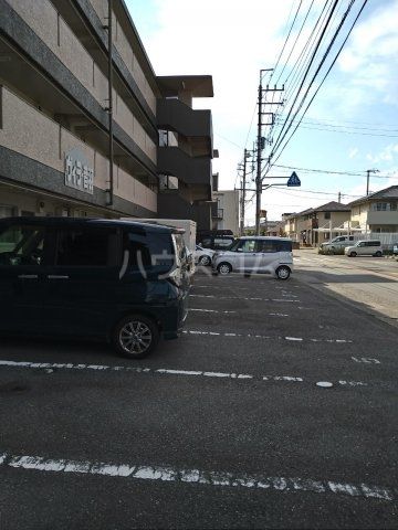 【甲府市音羽町のマンションの駐車場】