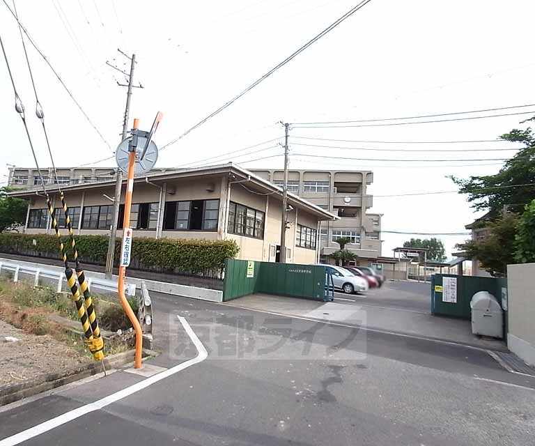 【宇治市小倉町のマンションの中学校】