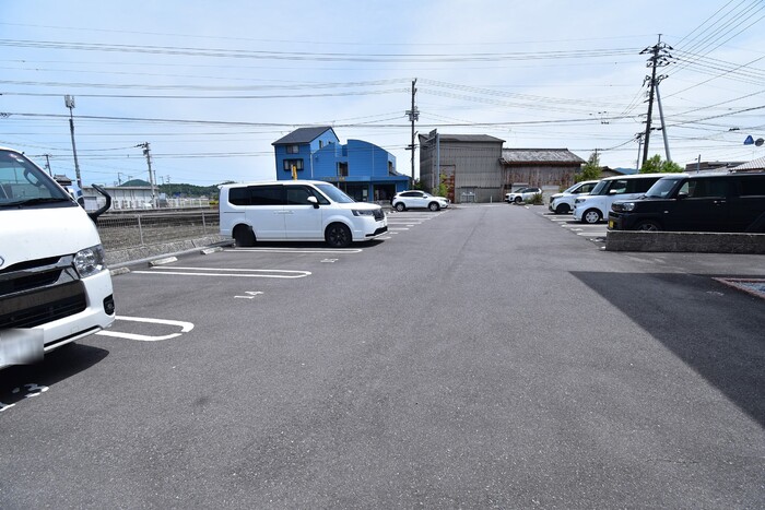 【高松市香南町由佐のアパートの駐車場】