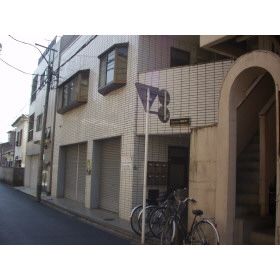 飯能市稲荷町のマンションの建物外観