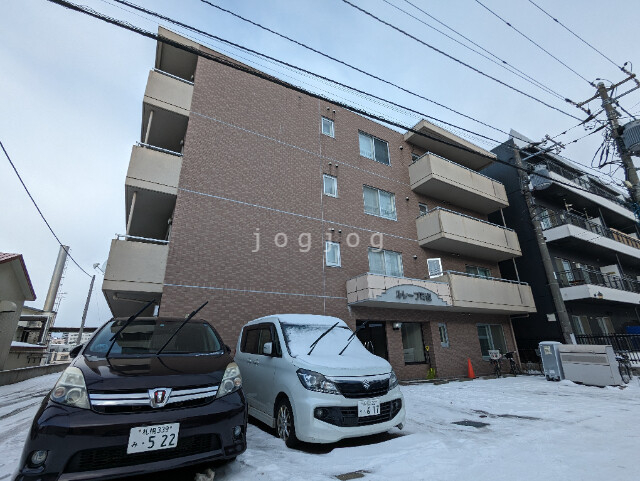 札幌市西区琴似四条のマンションの建物外観