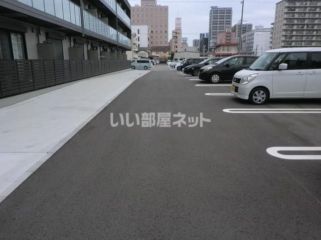 【桑名市中央町のマンションの駐車場】