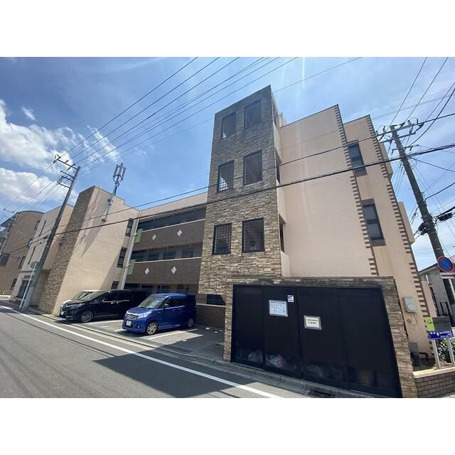 船橋市東船橋のマンションの建物外観