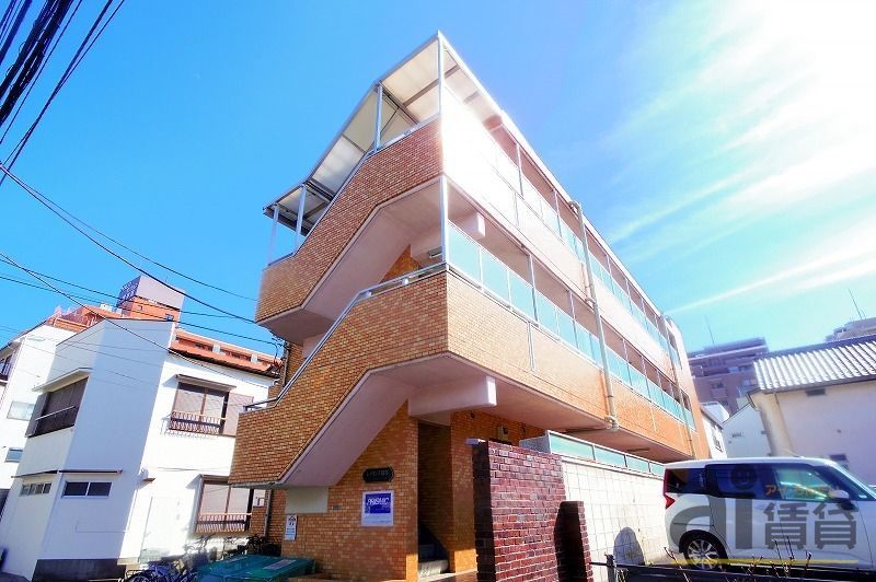 小平市学園西町のマンションの建物外観