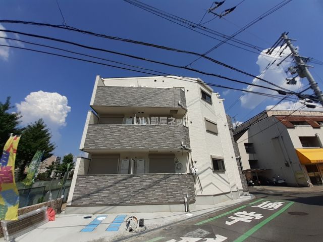 四條畷市中野本町のアパートの建物外観