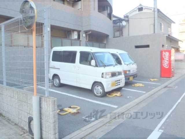 【サンロイヤル藤ノ森の駐車場】