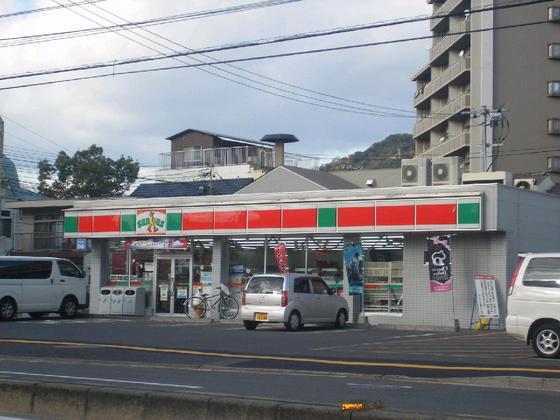 【広島市東区山根町のマンションのコンビニ】