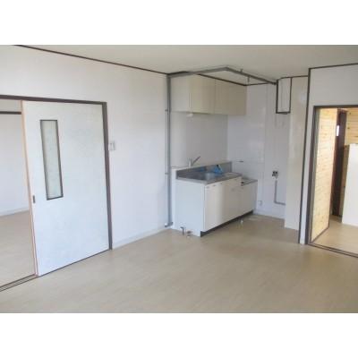 居室・リビング　フローリング・キッチン