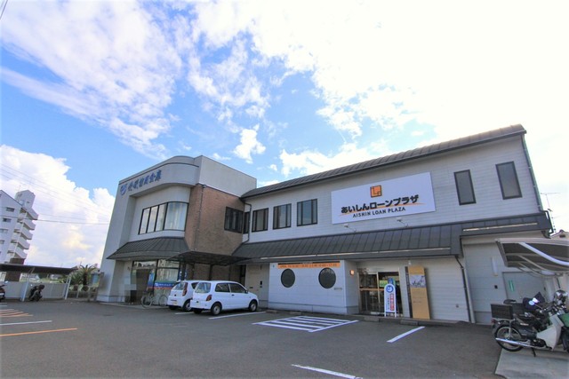 銀行　愛媛信用金庫東環状束本支店（銀行）まで750m