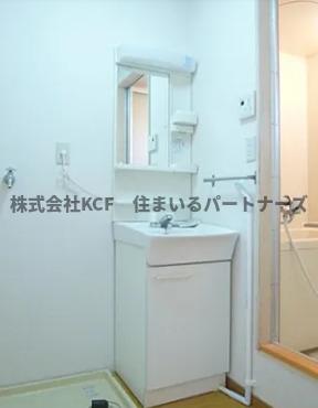 洗面設備　ゆったりとスペースのある洗面所