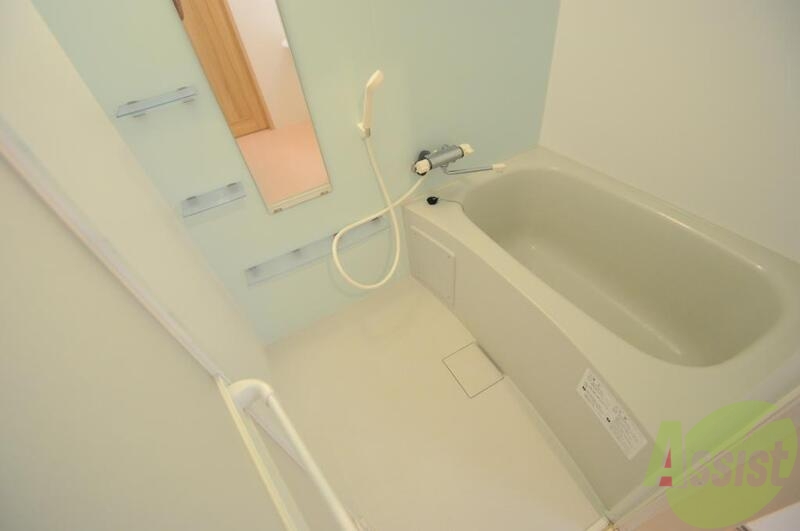 バス・シャワールーム　広めのお風呂は一日の疲れを癒してくれます。