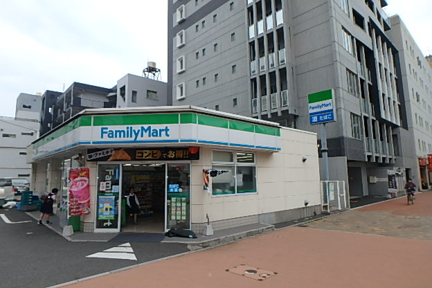 コンビニ　ファミリーマート小倉紺屋町店（コンビニ）まで24m