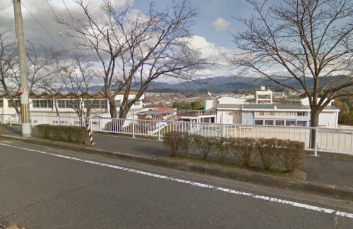 小学校　河内長野市立南花台小学校（小学校）まで445m