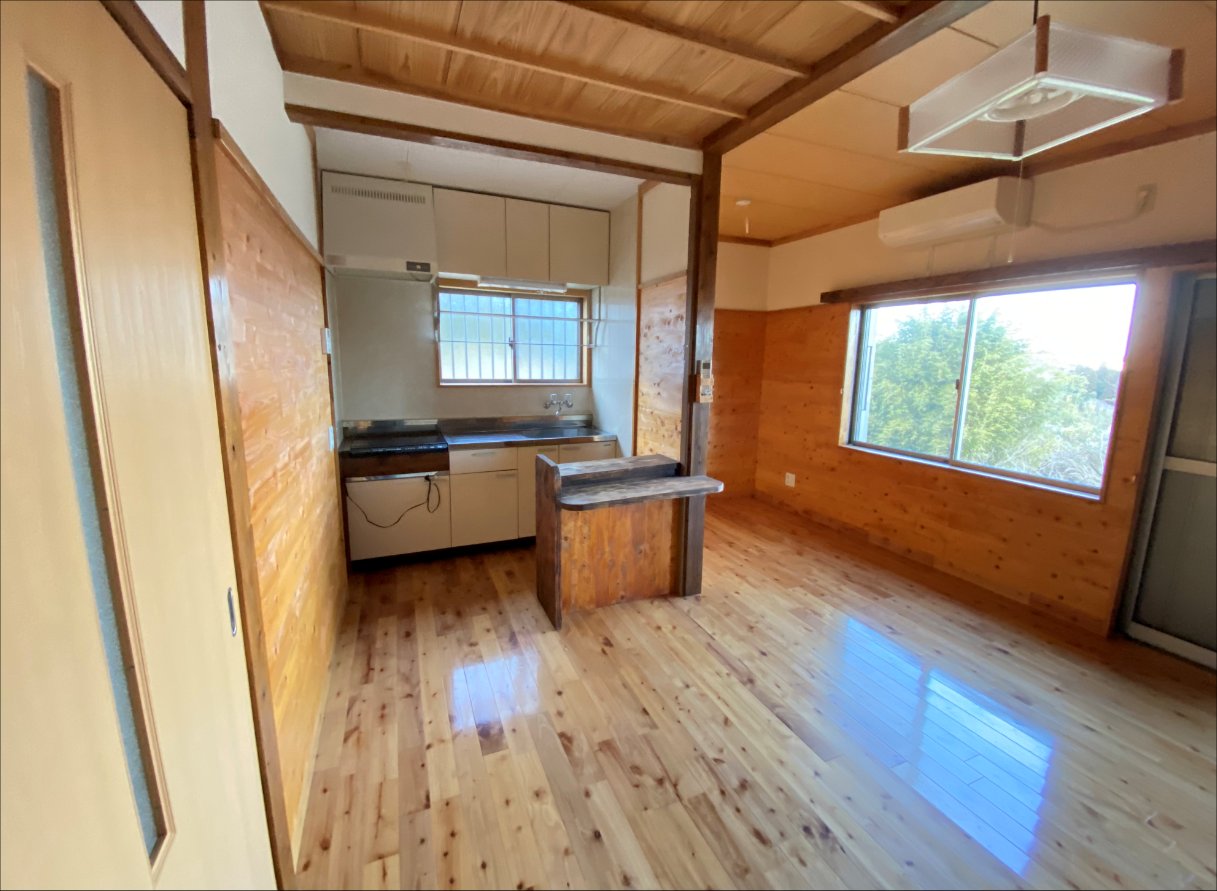 居室・リビング　木のぬくもりを感じる室内