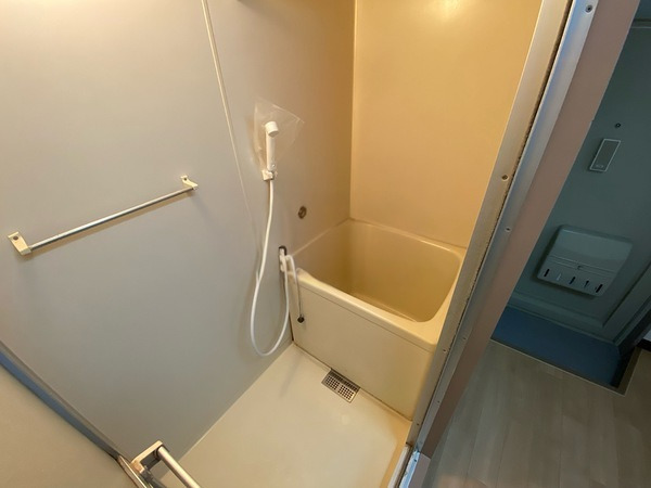 バス・シャワールーム　コンパクトで使いやすいお風呂です