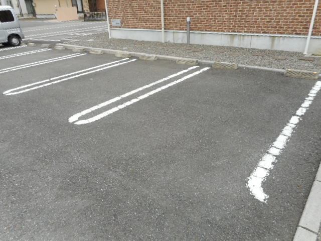 駐車場　一杯収納できますよ