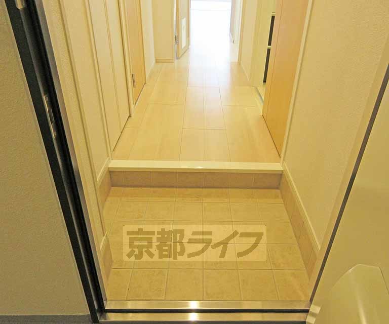 玄関　広々とした玄関です。