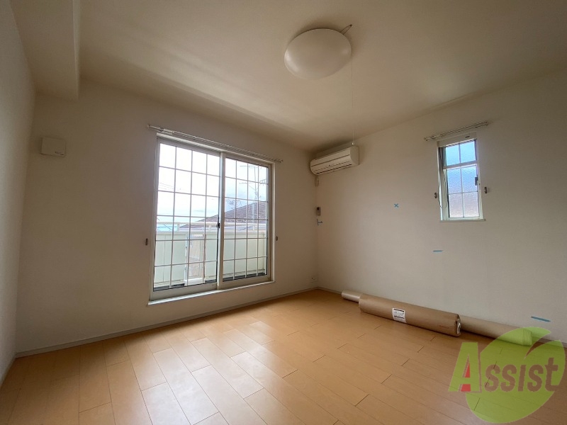 居室・リビング　広くてきれいなＬＤＫが広がっていて居心地が良さそうですね。