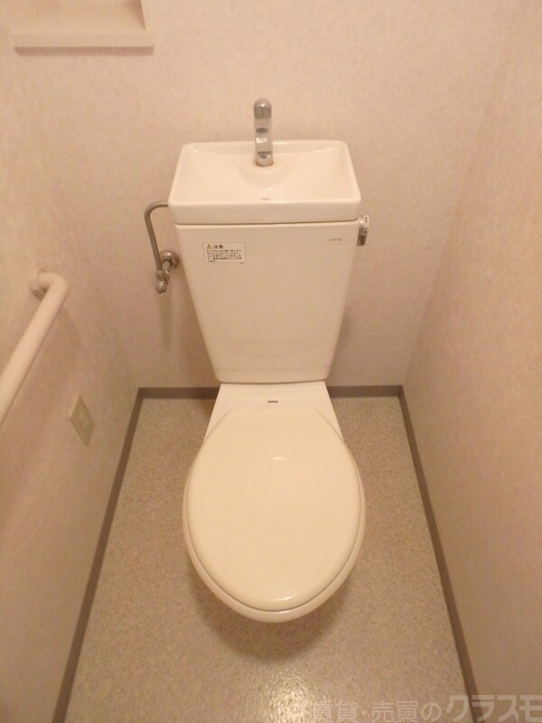 トイレ　手摺がついて安心ですね♪