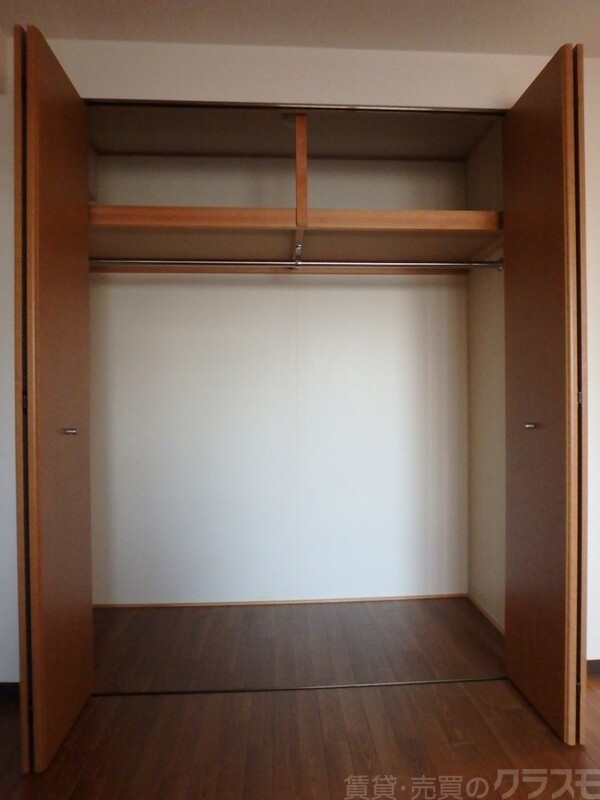 収納　玄関入ってすぐの洋室内のクローゼットです♪