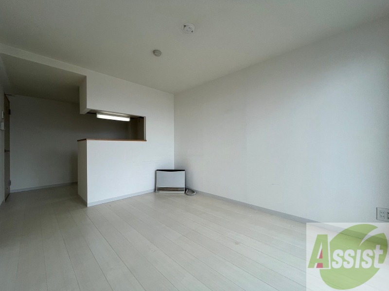 居室・リビング　広くてきれいなリビングです！快適に過ごせそうですね。