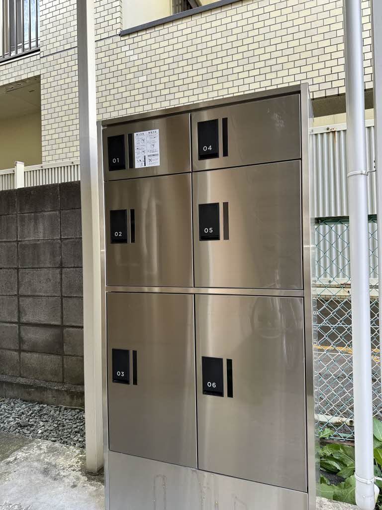 建物外観　宅配ボックス