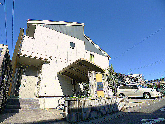 建物外観　メゾンクレールのご紹介は住まいの窓口　アソシエへお任せ下さい