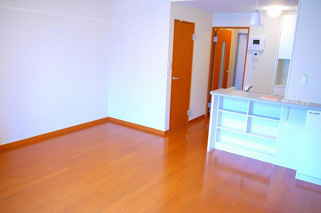 居室・リビング　こちらのリビングで趣味の時間をお楽しみください