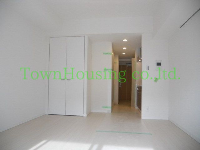 居室・リビング　★ゆったり広めの9.9帖の洋室★