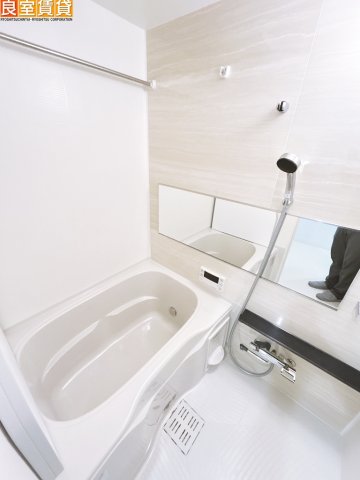 バス・シャワールーム　浴室乾燥機・追い焚き機能付き