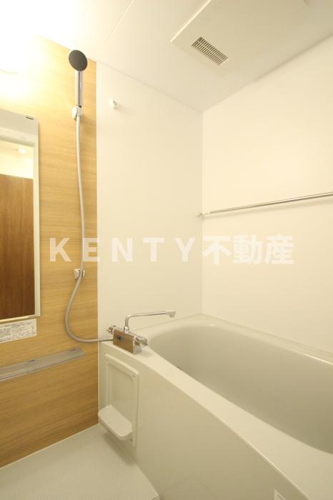 バス・シャワールーム　落ち着いた空間のお風呂です