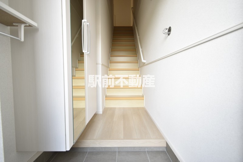 玄関　※類似物件写真