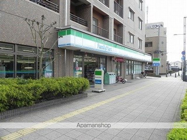 コンビニ　ファミリーマート（コンビニ）まで750m