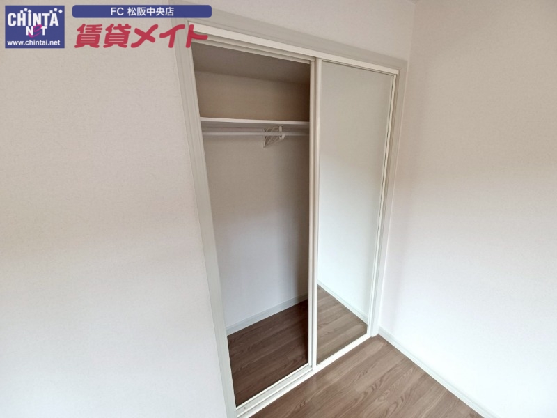 収納　別部屋反転参考写真です。