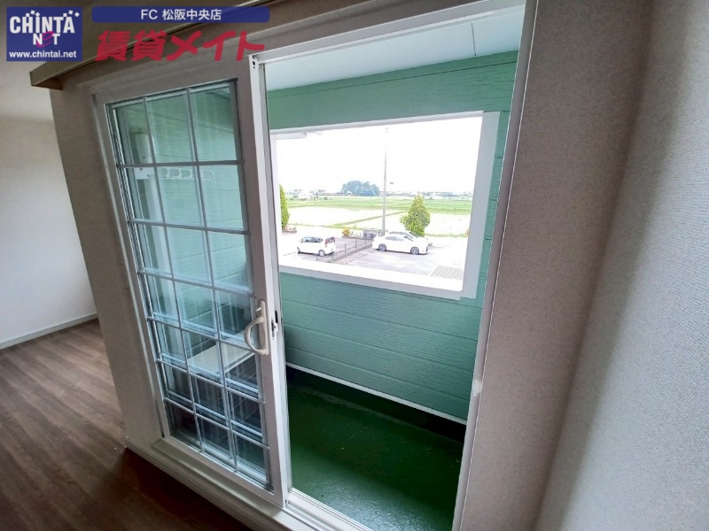 バルコニー　別部屋反転参考写真です。