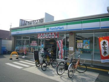 コンビニ　ファミリーマート茨木平田台店（コンビニ）まで220m