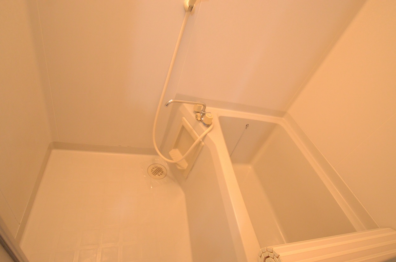 バス・シャワールーム　シンプルで機能的なユニットバスです