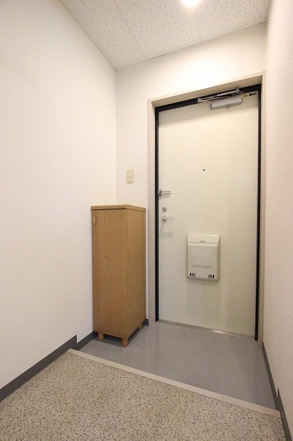 玄関　同物件別室です。