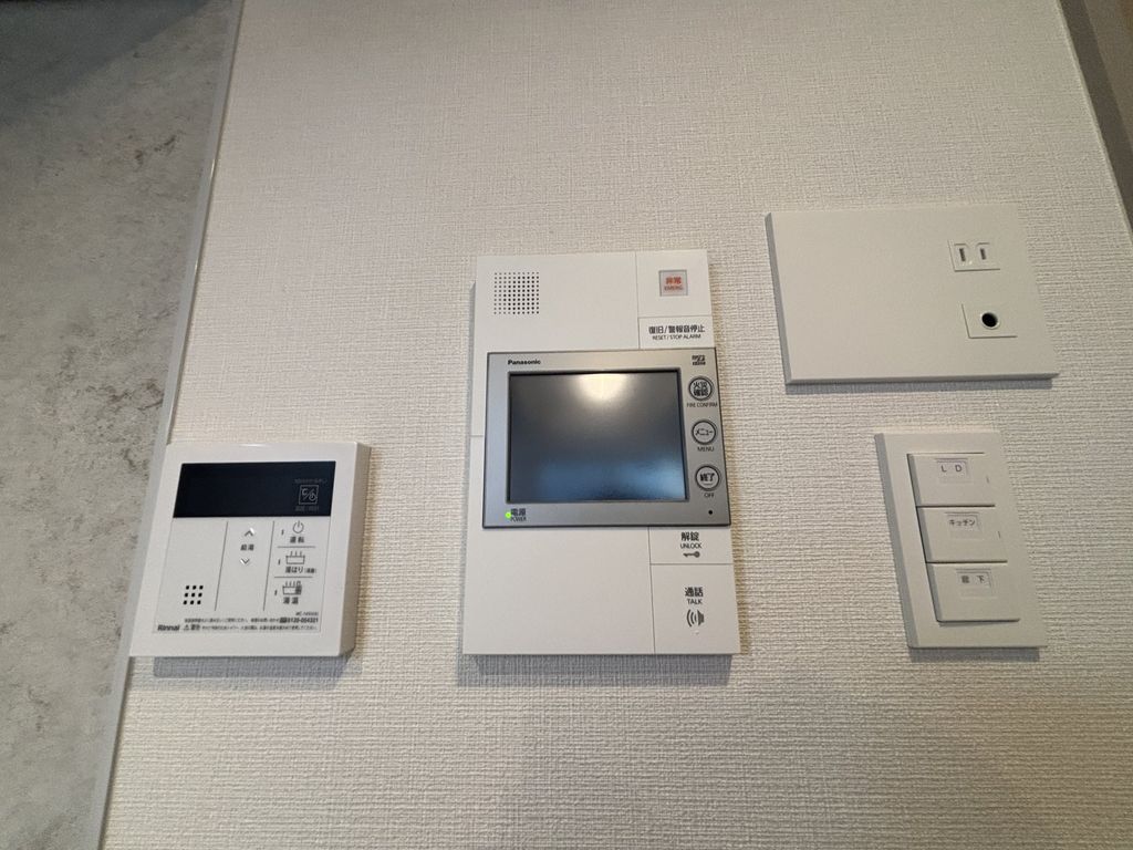 セキュリティ　モニター付きインターホン