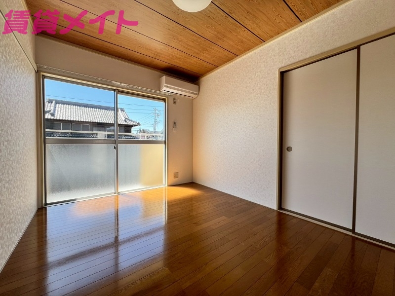 居室・リビング　同物件別部屋のお写真です。