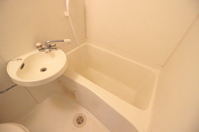 バス・シャワールーム　※別部屋写真