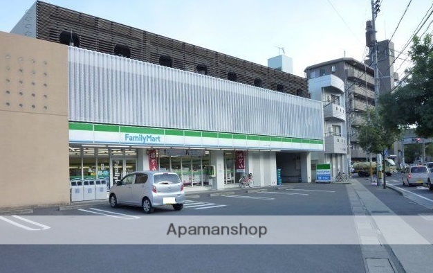 コンビニ　ファミリーマート（コンビニ）まで1300m